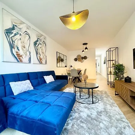 3bd Center Charming Flat Balcony & Parking *